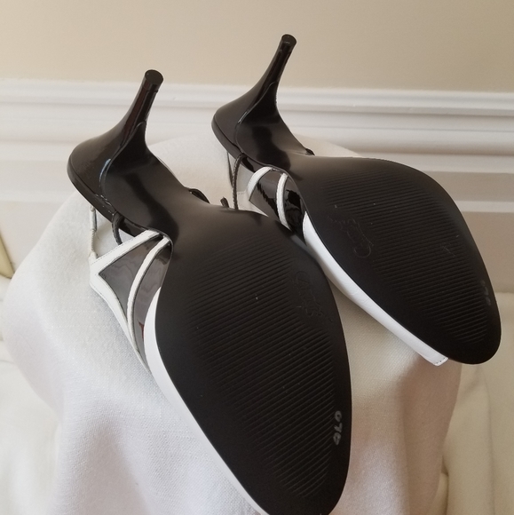 Carlos Santana Black and White Dress Shoes - Picture 5 of 9